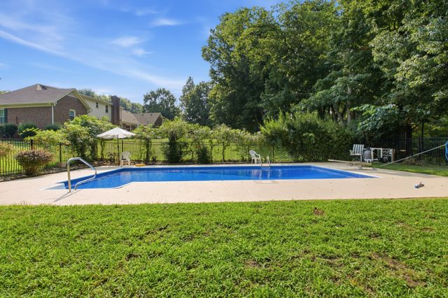 301 Kippsford Pond Rd, Columbia, TN 38401