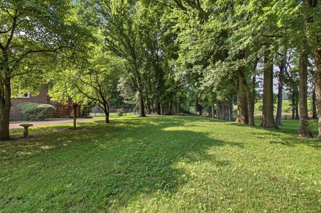 301 Kippsford Pond Rd, Columbia, TN 38401