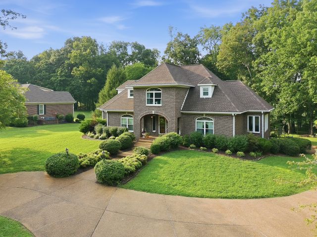 301 Kippsford Pond Rd, Columbia, TN 38401