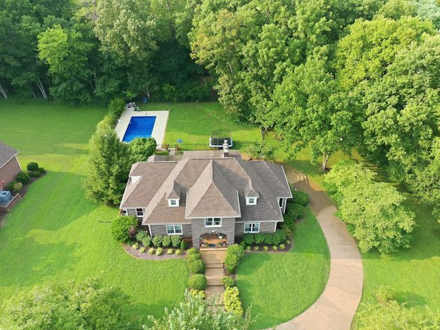 301 Kippsford Pond Rd, Columbia, TN 38401