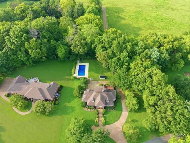 301 Kippsford Pond Rd, Columbia, TN 38401