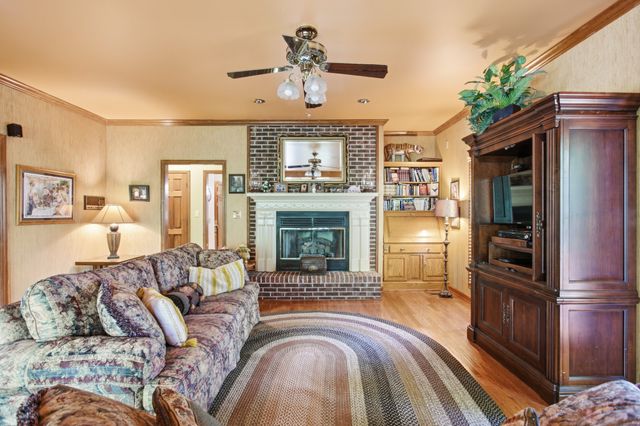 301 Kippsford Pond Rd, Columbia, TN 38401