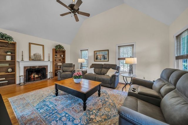 3 Nichols Dr, Grafton, MA 01519