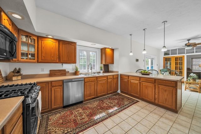 3 Nichols Dr, Grafton, MA 01519