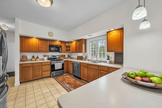 3 Nichols Dr, Grafton, MA 01519