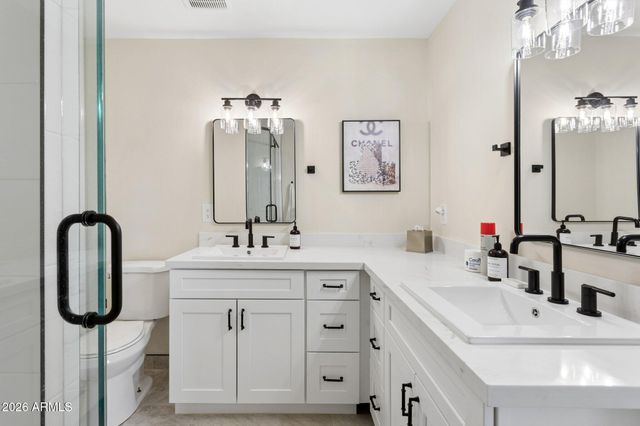 2818 E CLARENDON Avenue, Phoenix, AZ 85016