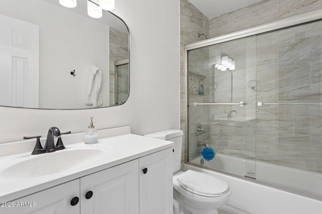 2818 E CLARENDON Avenue, Phoenix, AZ 85016