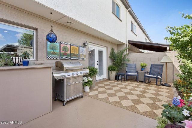 2818 E CLARENDON Avenue, Phoenix, AZ 85016