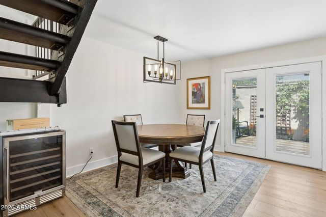 2818 E CLARENDON Avenue, Phoenix, AZ 85016