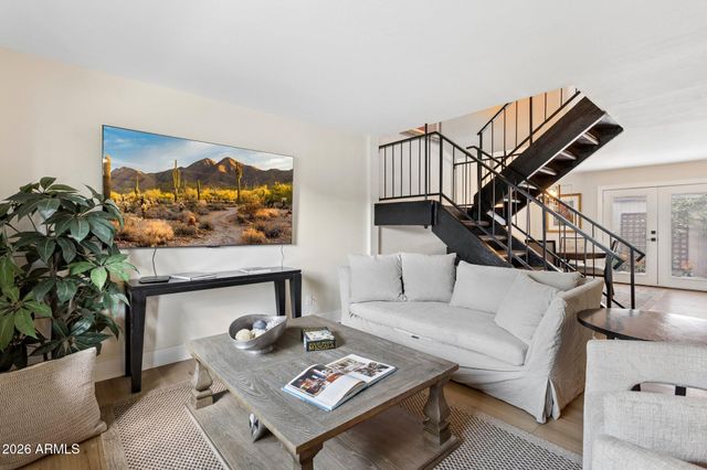 2818 E CLARENDON Avenue, Phoenix, AZ 85016