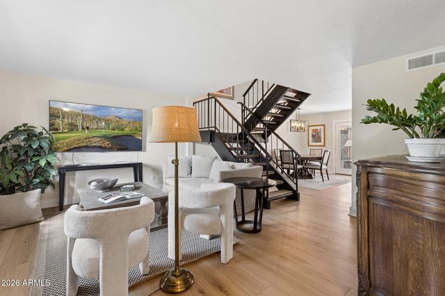 2818 E CLARENDON Avenue, Phoenix, AZ 85016