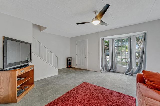 3621 Townhouse Court, West Palm Beach, FL 33407