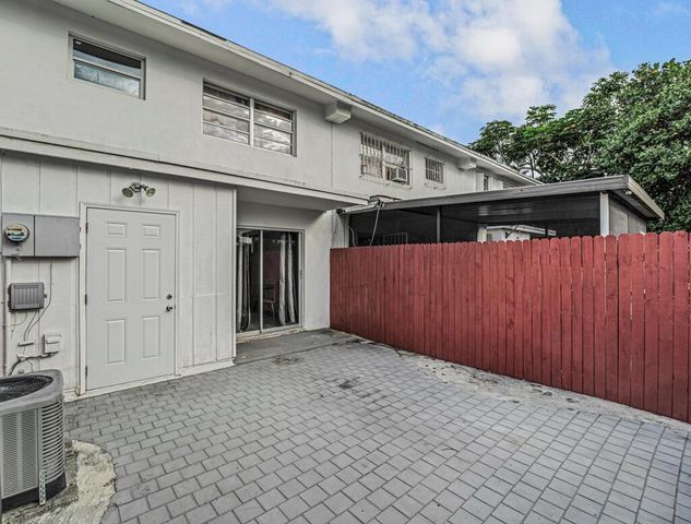 3621 Townhouse Court, West Palm Beach, FL 33407