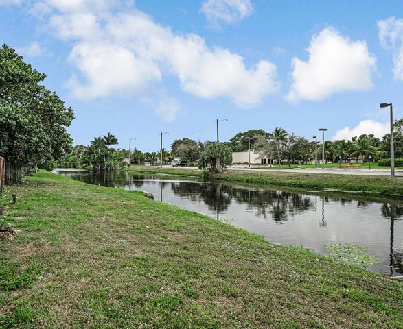 3621 Townhouse Court, West Palm Beach, FL 33407