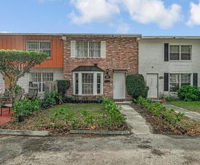 3621 Townhouse Court, West Palm Beach, FL 33407