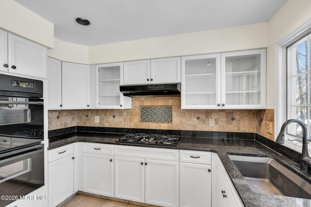 8 Winding Woods Way, Manalapan, NJ 07726