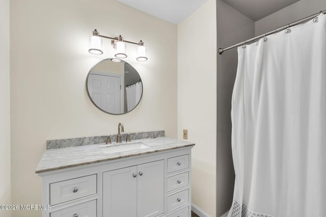 8 Winding Woods Way, Manalapan, NJ 07726