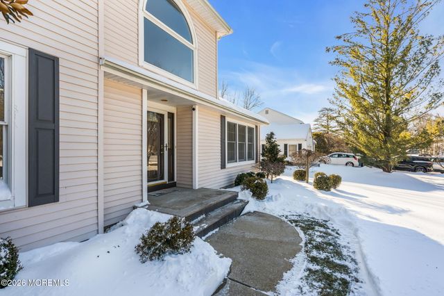 8 Winding Woods Way, Manalapan, NJ 07726