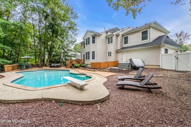 8 Winding Woods Way, Manalapan, NJ 07726