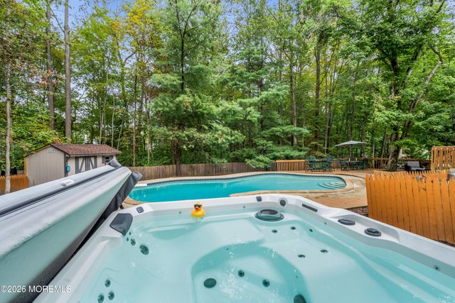 8 Winding Woods Way, Manalapan, NJ 07726