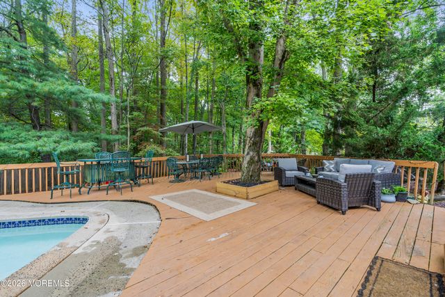 8 Winding Woods Way, Manalapan, NJ 07726