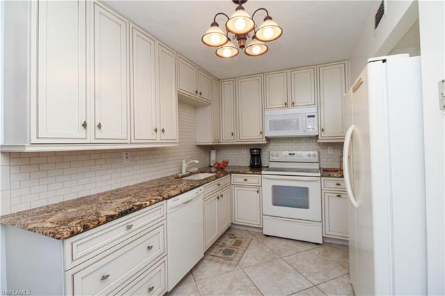 1510 Mainsail DR 7, Naples, FL 34114