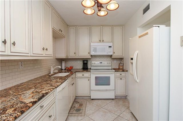 1510 Mainsail DR 7, Naples, FL 34114