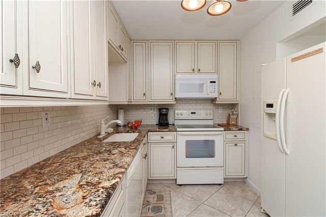 1510 Mainsail DR 7, Naples, FL 34114