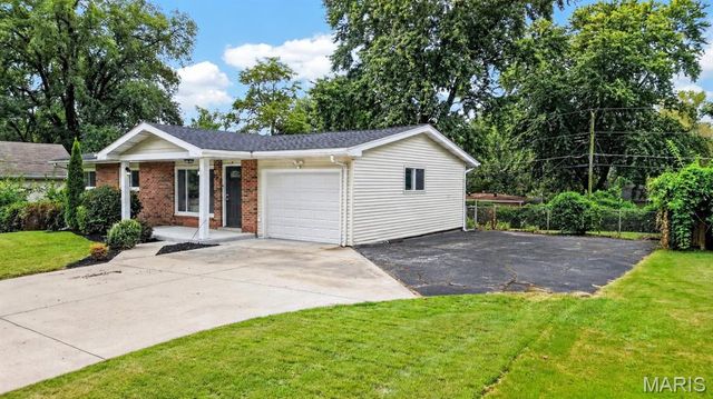 34 Highland Drive, St Charles, MO 63303