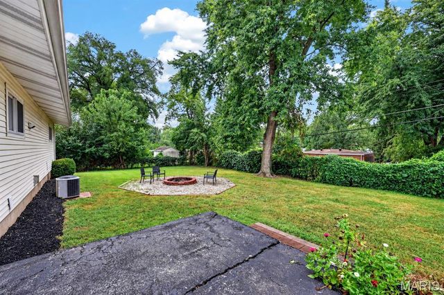 34 Highland Drive, St Charles, MO 63303