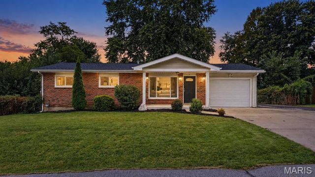 34 Highland Drive, St Charles, MO 63303