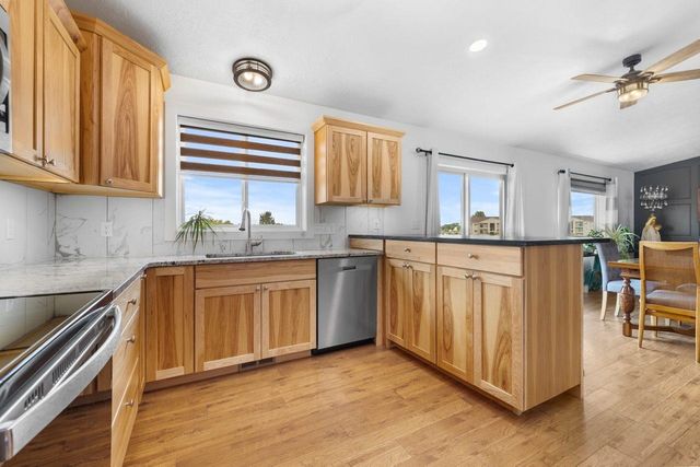 2033 Lakeside Street, Minot, ND 58703