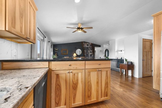 2033 Lakeside Street, Minot, ND 58703
