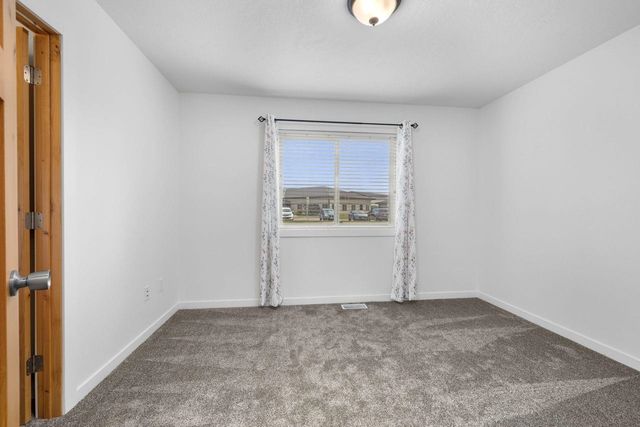 2033 Lakeside Street, Minot, ND 58703