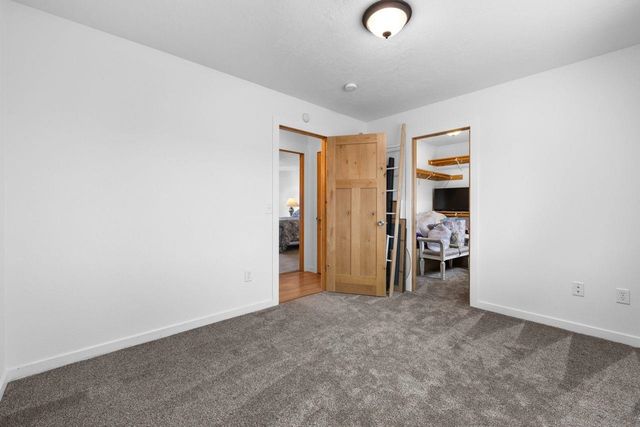 2033 Lakeside Street, Minot, ND 58703