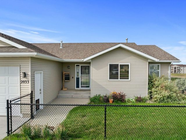 2033 Lakeside Street, Minot, ND 58703