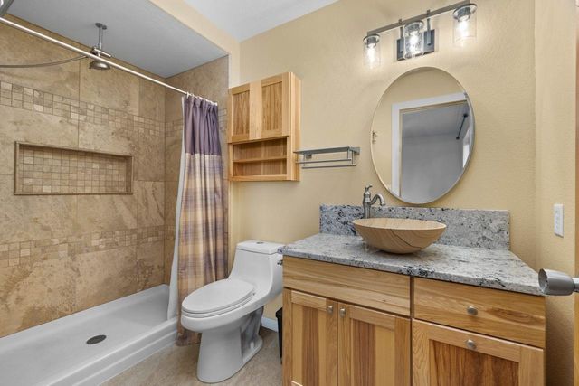 2033 Lakeside Street, Minot, ND 58703