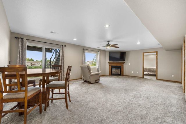 2033 Lakeside Street, Minot, ND 58703