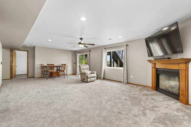 2033 Lakeside Street, Minot, ND 58703