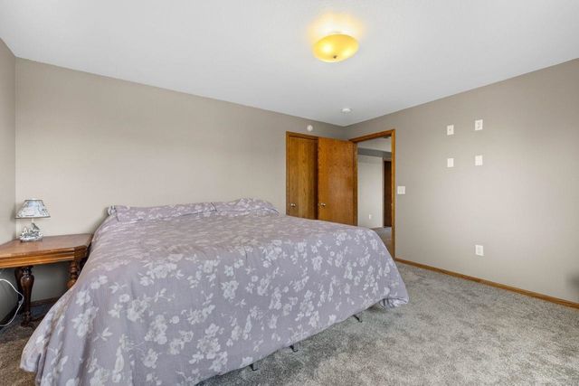 2033 Lakeside Street, Minot, ND 58703