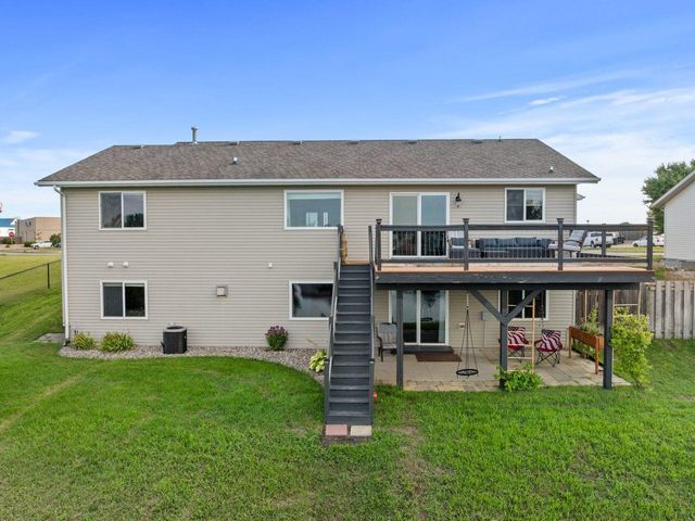 2033 Lakeside Street, Minot, ND 58703