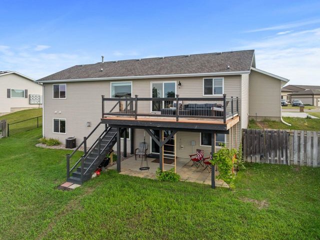 2033 Lakeside Street, Minot, ND 58703