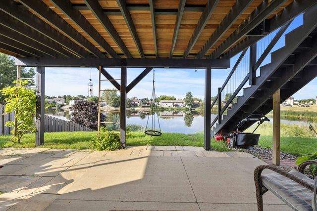 2033 Lakeside Street, Minot, ND 58703