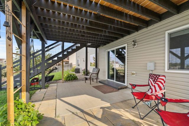 2033 Lakeside Street, Minot, ND 58703