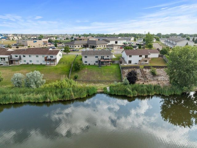 2033 Lakeside Street, Minot, ND 58703