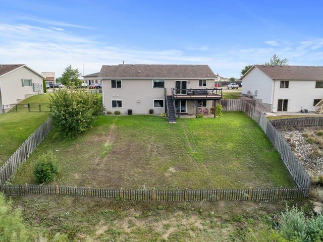 2033 Lakeside Street, Minot, ND 58703