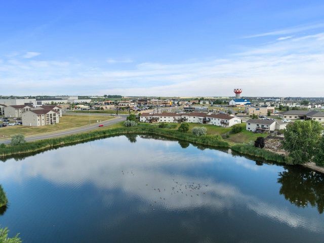 2033 Lakeside Street, Minot, ND 58703