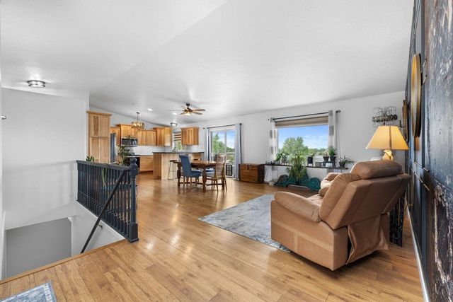 2033 Lakeside Street, Minot, ND 58703