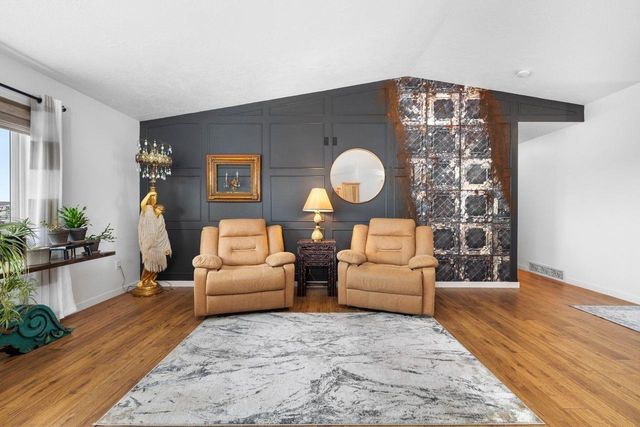2033 Lakeside Street, Minot, ND 58703