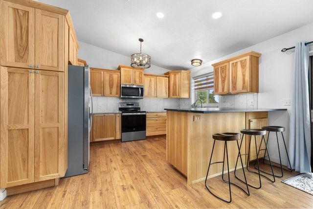 2033 Lakeside Street, Minot, ND 58703
